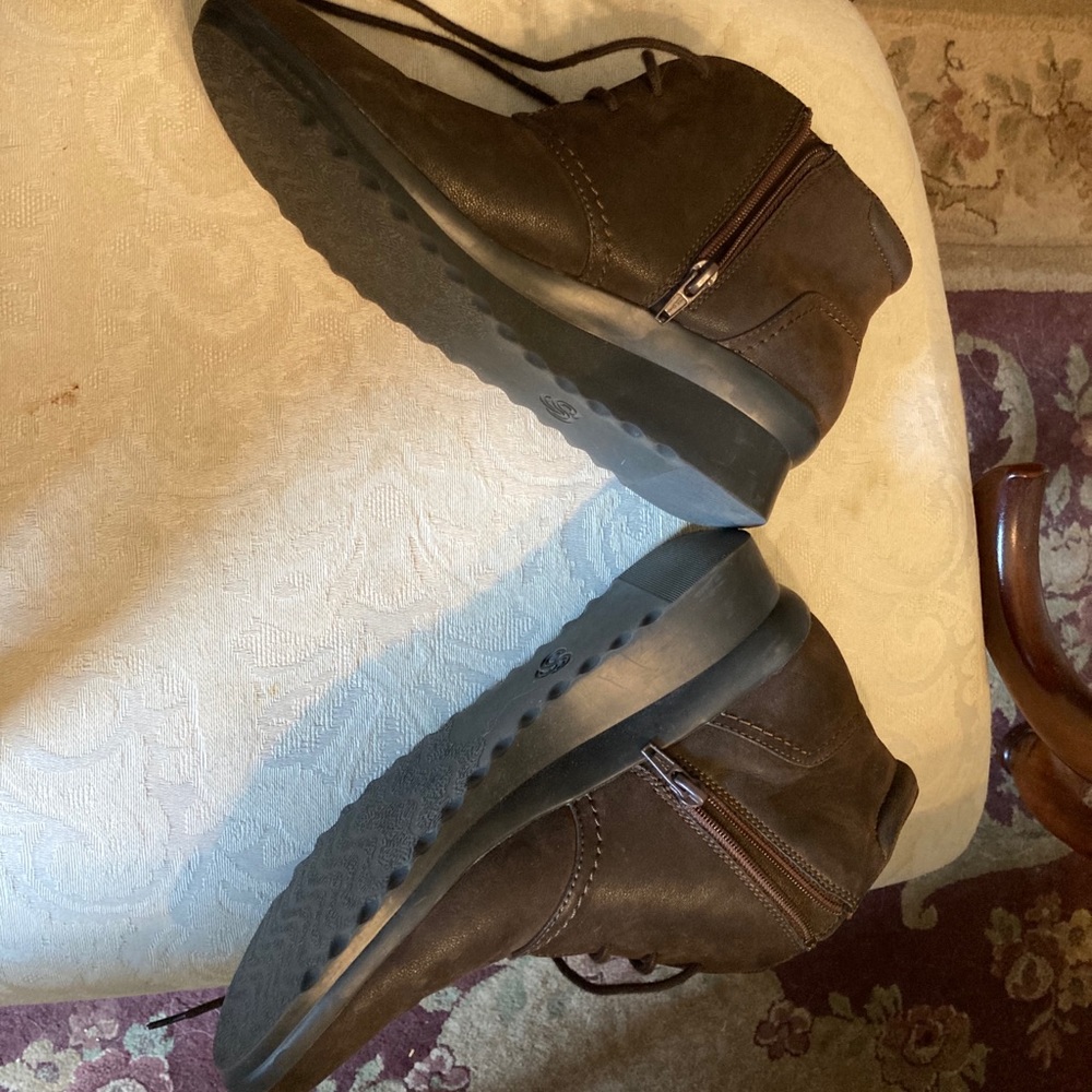 Clark’s Bootie - Picture 2 of 2